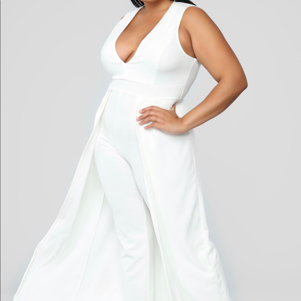 Fashionnova white jumpsuit (sz 3X)